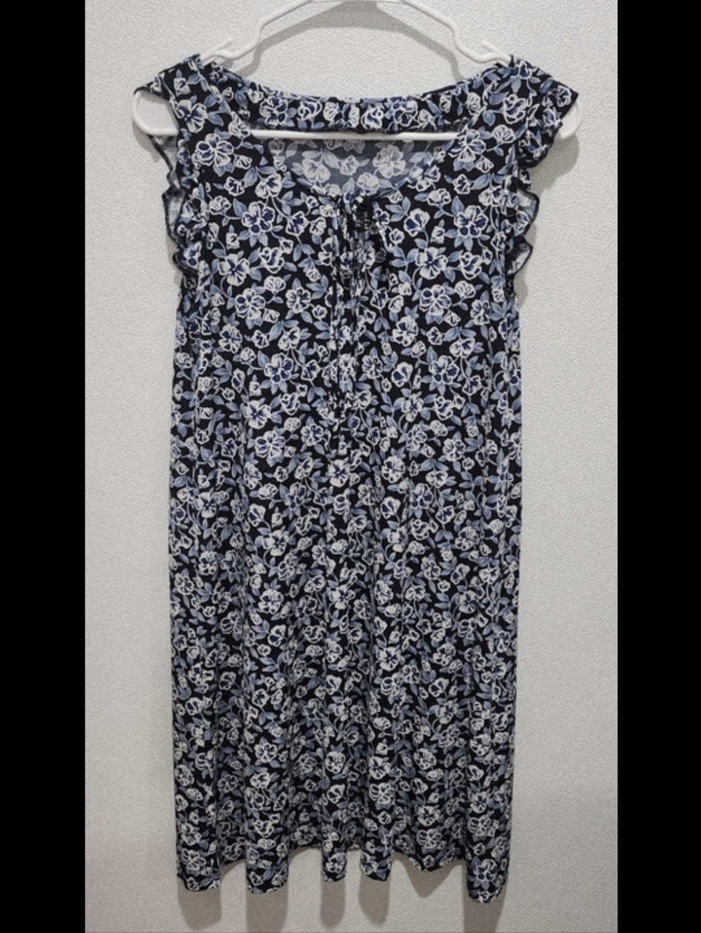 SJS Dress Size Medium Textured Blue Floral Keyhole Neck Stretch Swing
